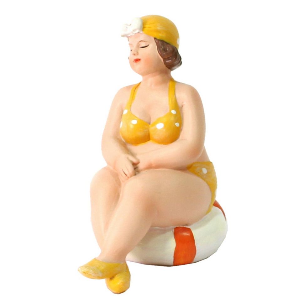 Woonkamer decoratie beeldje zittend dikke dame geel badpak 11 cm